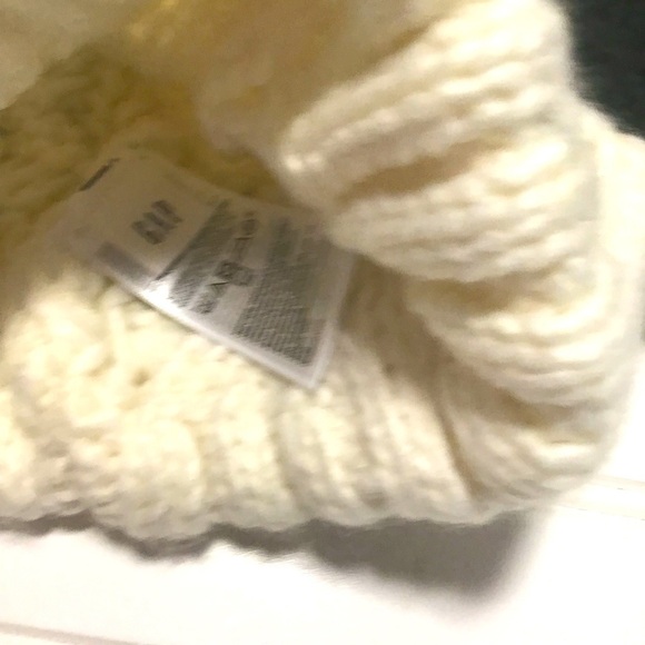 Gap Bundle of (3) Faux Fur Cable Knit Beanie with Poof NWT Black, Olive, White - Picture 3 of 5